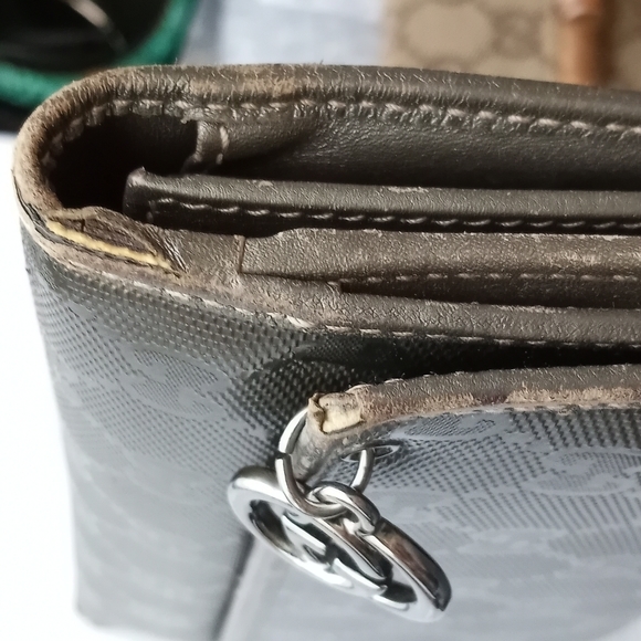 Authentic Gucci Metallic brown Signature wallet with GG charm - Picture 8 of 16